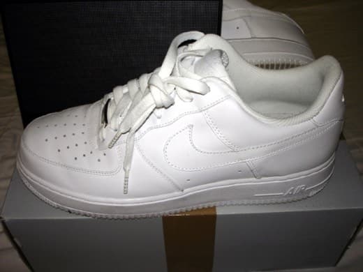 White Nike Air Force 1 '07 on its box, lateral side